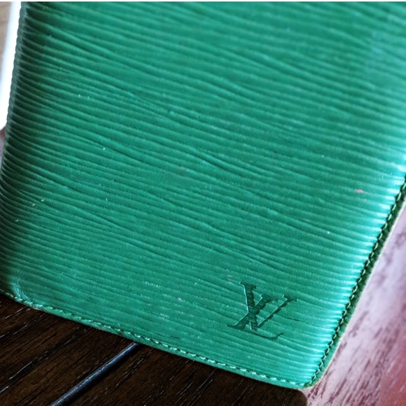 ⛔SOLD⛔Louis Vuitton Green Epi Checkbook Wallet - Picture 2 of 6